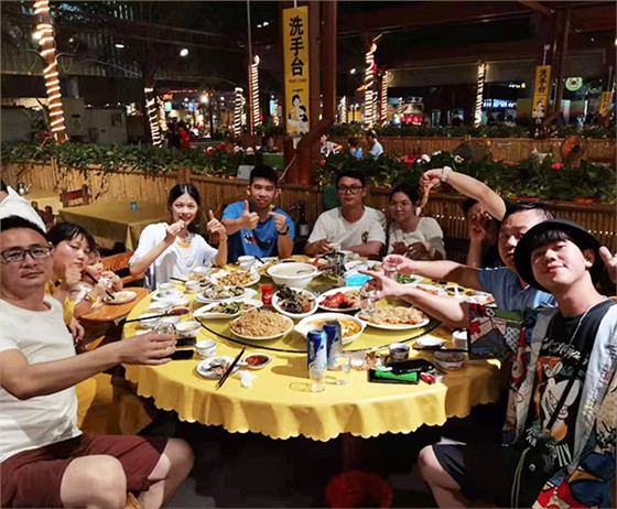 团队聚餐